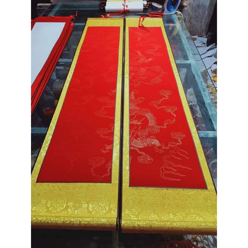 Biểu viết câu đối bo lụa